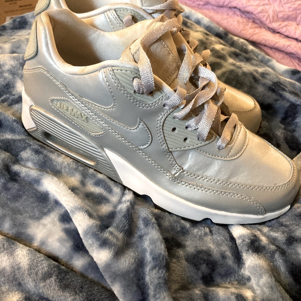 Silver used nike gym shoes size 7 boys